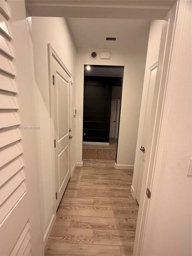 Building Photo - 10503 SW Orana Dr