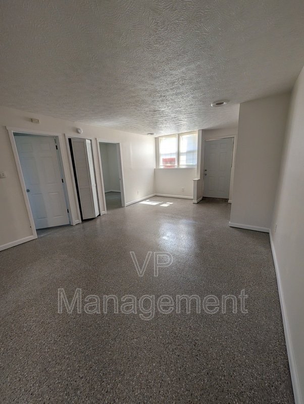 Building Photo - 2218 Emerald Dr