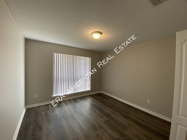 Building Photo - 2110 Bahama Dr