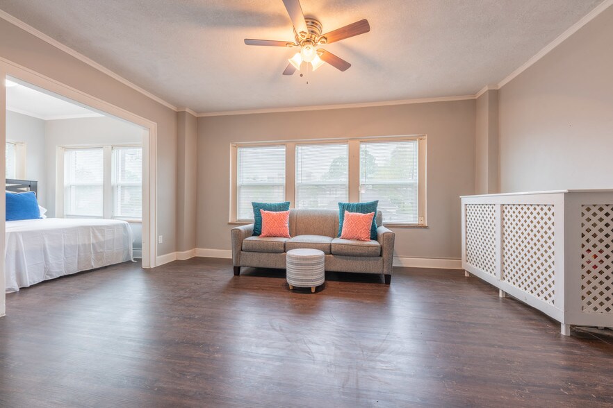 Ingersoll Park Studios 3323 Ingersoll Ave Des Moines IA 50312