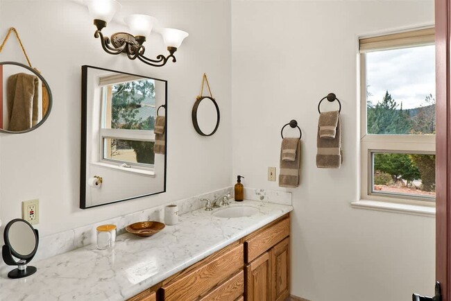 Building Photo - 123 Devils Kitchen Dr