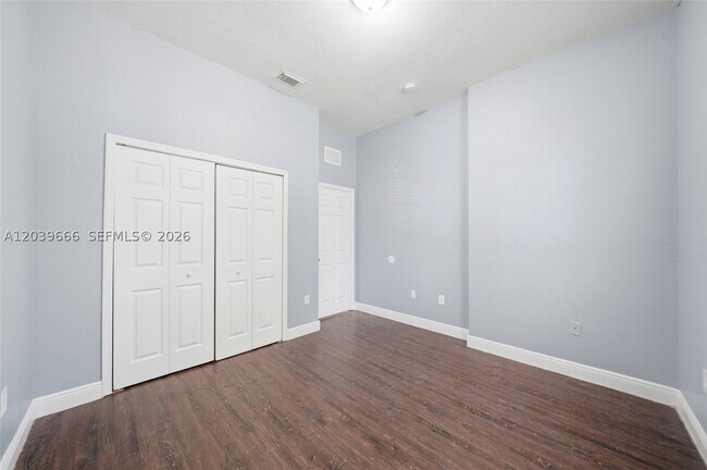 Building Photo - 902 SW 8th Pl