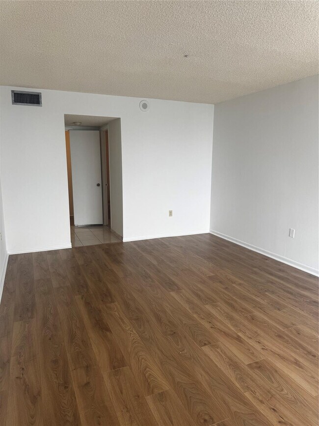 Building Photo - 2851 NE 183rd St