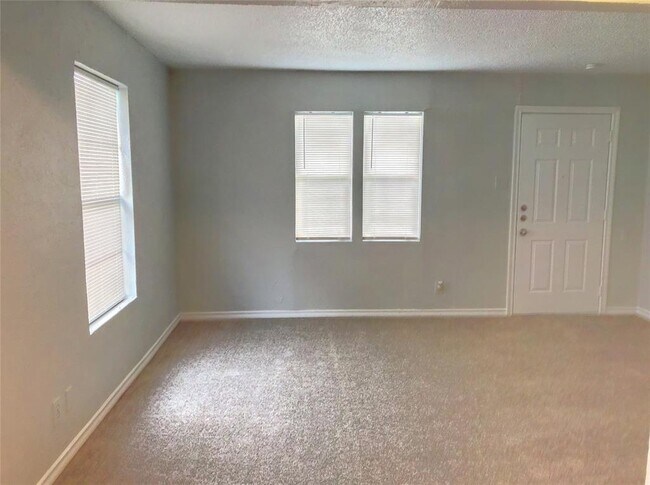 Building Photo - 1725 Axe Dr