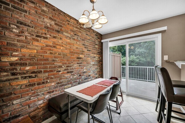 Building Photo - 25 Yorktown Dr