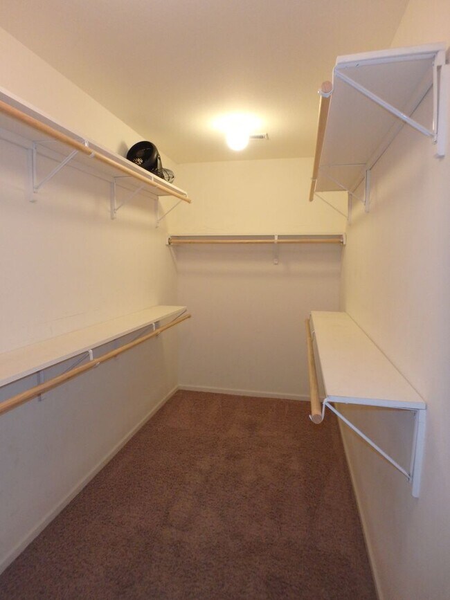 Building Photo - Nice 3 Bed 2 Bath House In Hunters Gate!