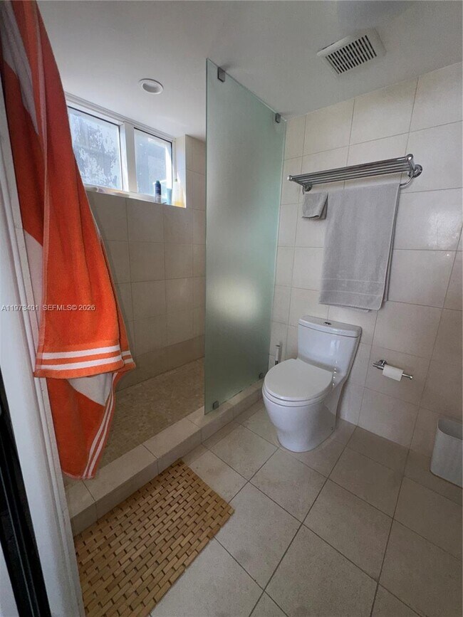 Building Photo - 2457 Collins Ave