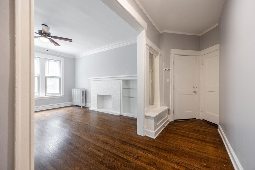 Building Photo - 1222 W Rosemont Ave