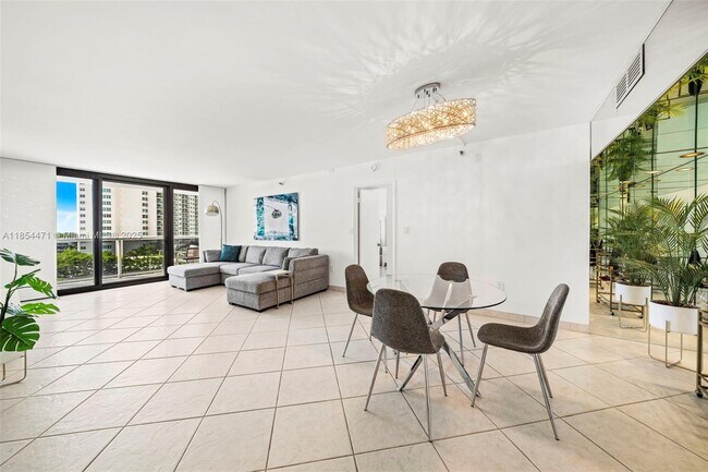 Building Photo - 20505 E Country Club Dr