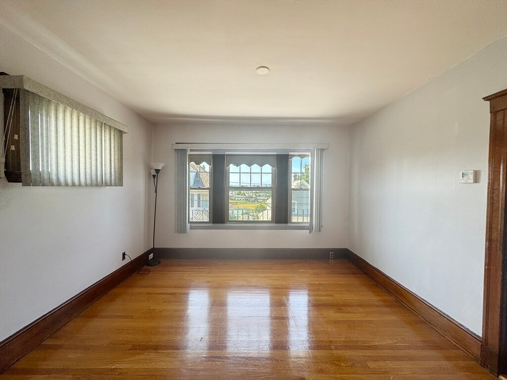 Building Photo - 211 Gladstone St