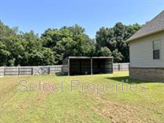 Building Photo - 201 County Rd 4063