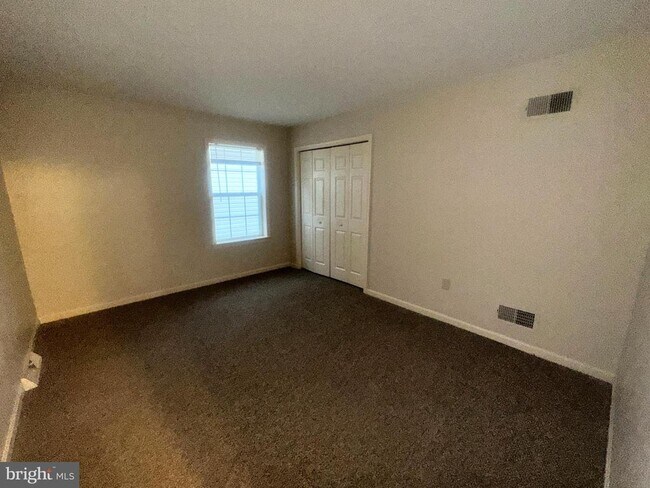 Building Photo - 585 Thomas Armor Dr