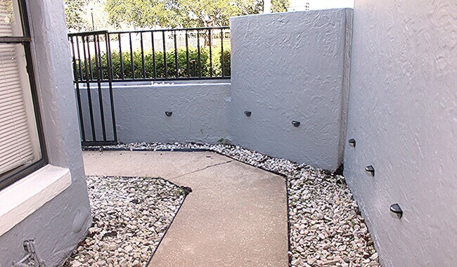 Building Photo - Lovely Condo for rent  ( New Lower Price)