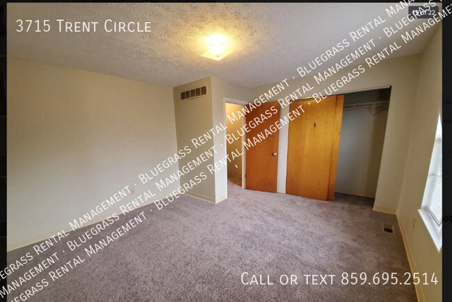 Building Photo - 2 bed 1.5 bath townhome LEX KY
