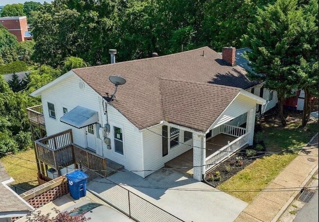 Building Photo - 232 Jarnigan Ave