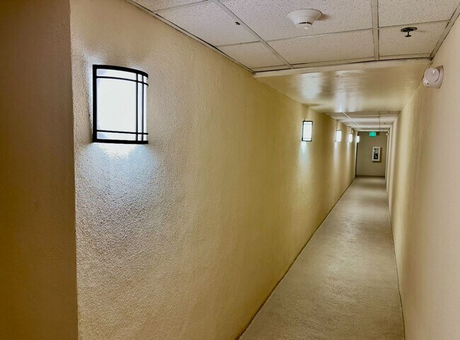 Building Photo - Beautiful 2 Bd 2 BA Condo Prime Marina Dis...