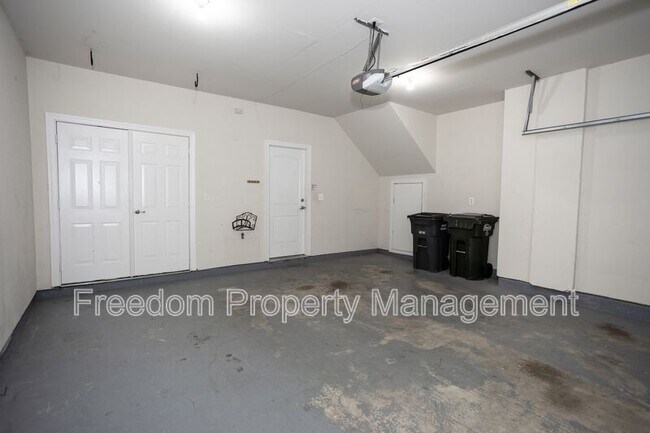 Building Photo - 16021 Pitner St