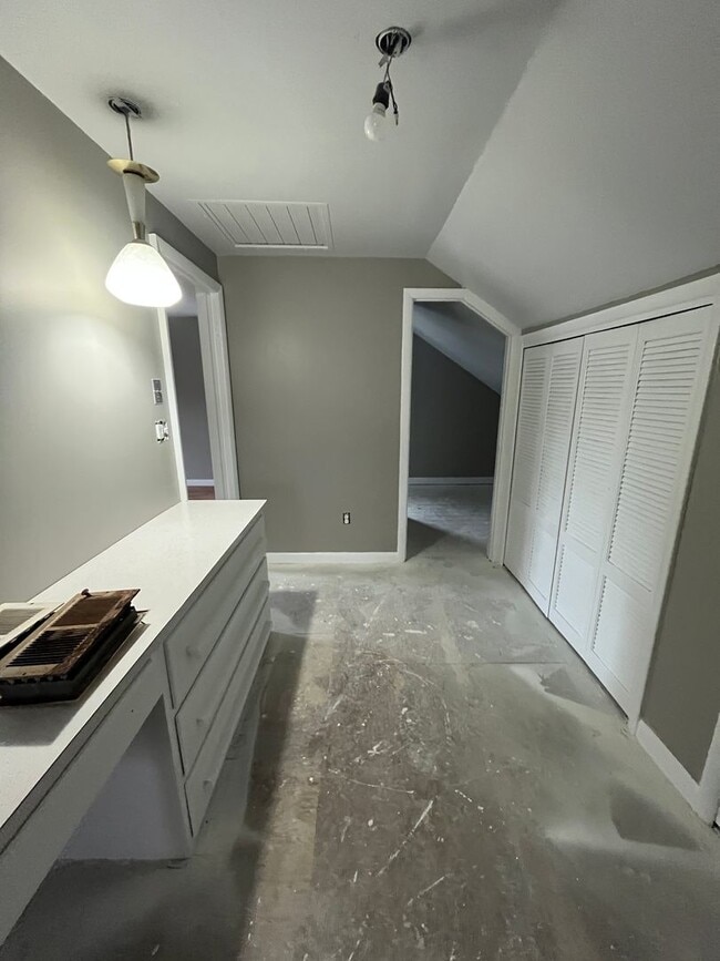 Building Photo - 226 S Cornell Cir