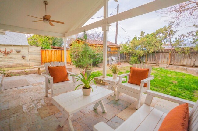 Building Photo - Beautiful Southside Los Banos Rental