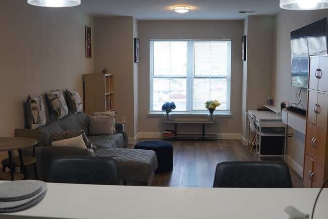 Building Photo - 500 S Center St