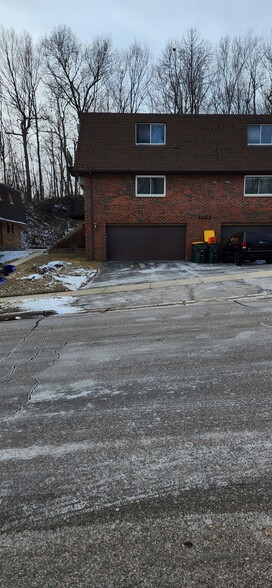 Front of Building - 524 Marshal Ct