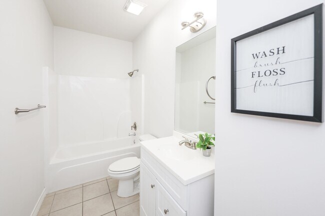 Building Photo - 1511 Don Camilo Blvd