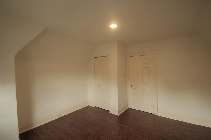 Building Photo - 419 Peebles St