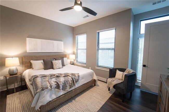 Building Photo - 1052 Fraser St