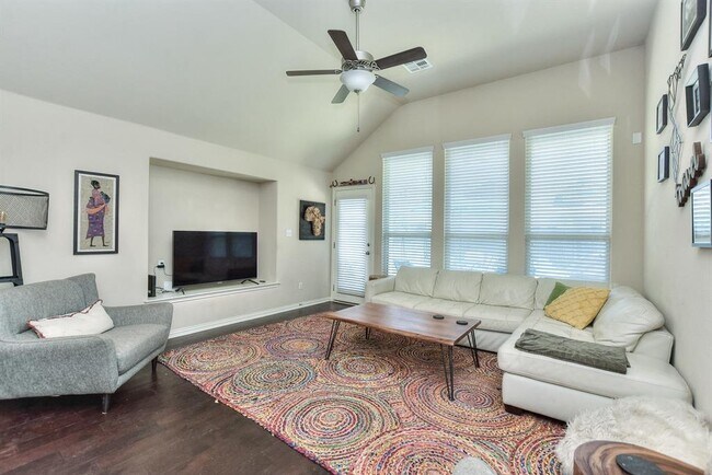 Building Photo - 117 Salt Fork Dr