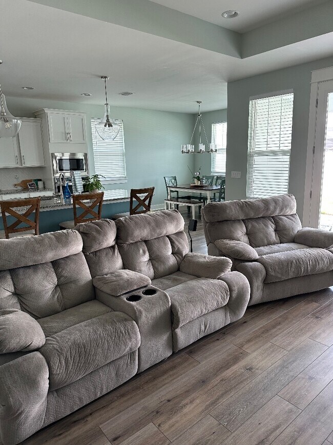 Building Photo - 409 Mill Point Ln