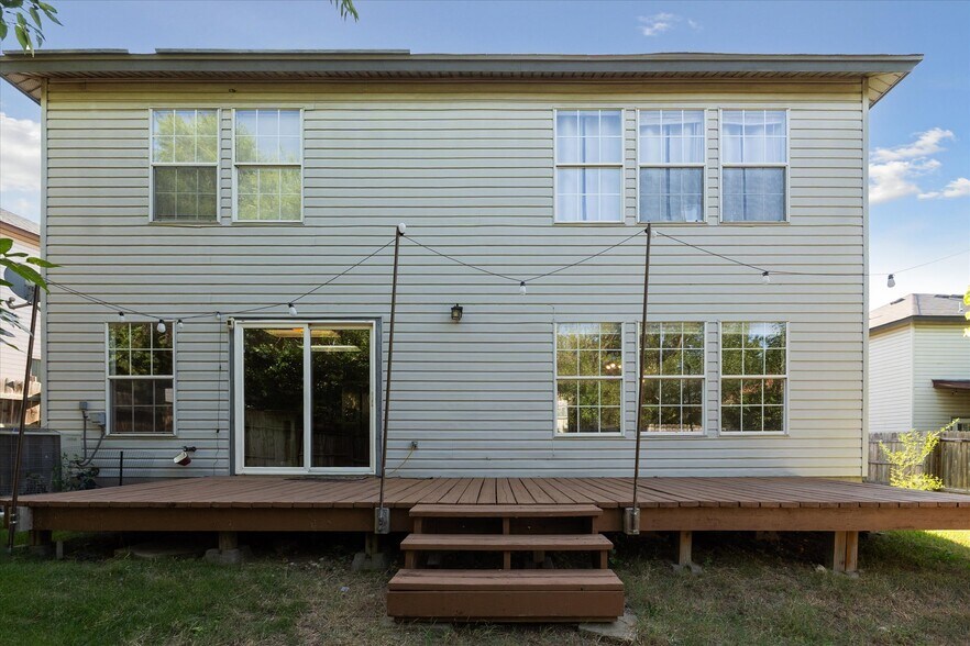 Building Photo - 10110 Silver