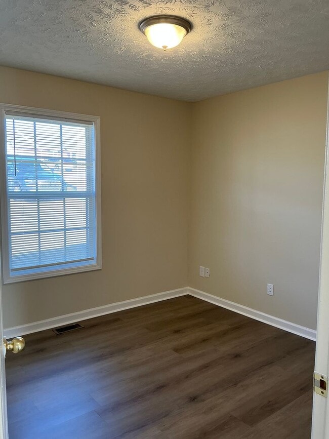 Building Photo - 1006 Bobcat Dr