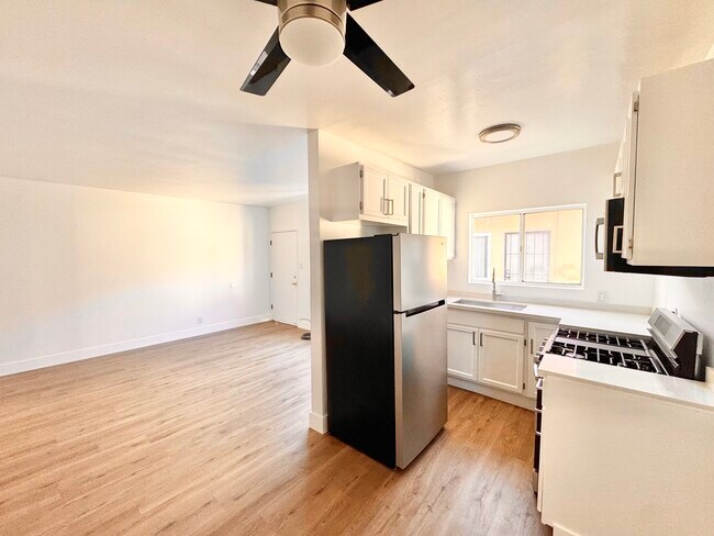Primary Photo - 2718 Cochran Ave