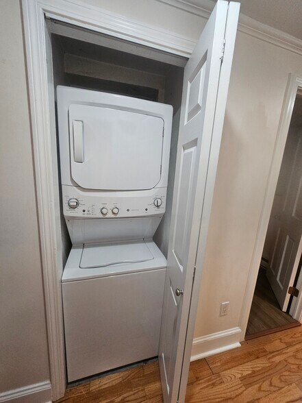 Building Photo - 519 Columbus Ave