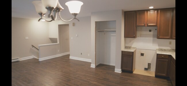 Building Photo - 1483 Meetinghouse Rd