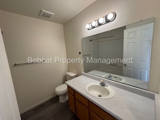 Building Photo - 3919 Pheasant Dr