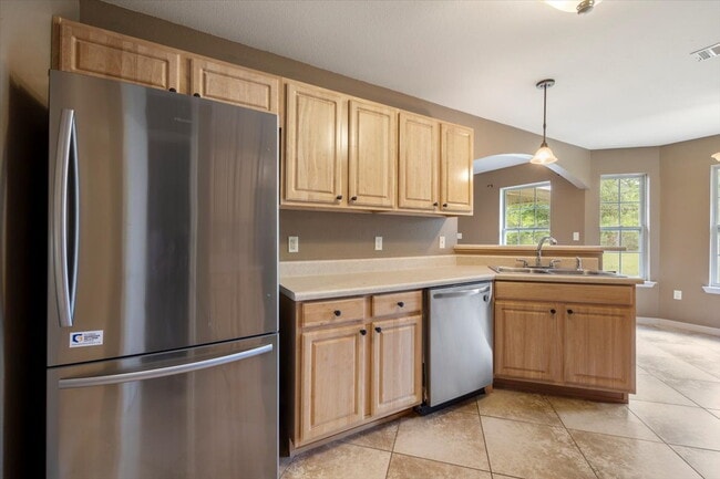 Building Photo - Charming 3 Bed / 2 Bath - Avail. 8/10/26