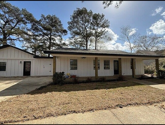 Building Photo - 81 Lakeview Dr
