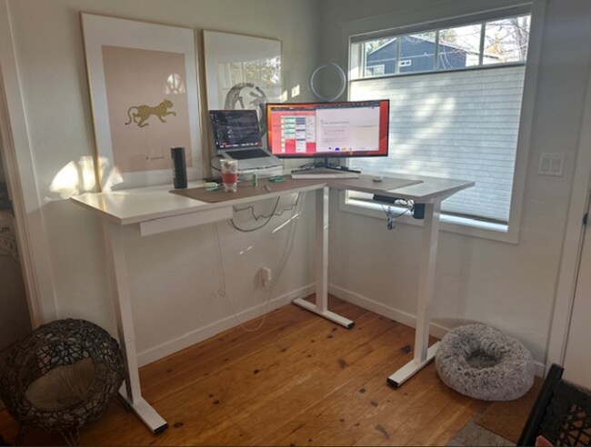 Building Photo - Beautifully Remodeled 2 Bed/1 Bath Single ...