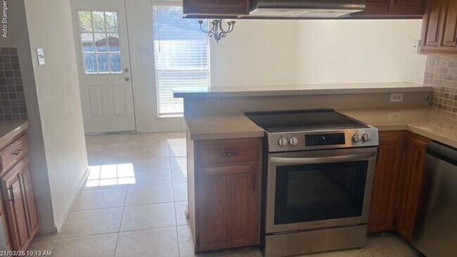 Building Photo - 7221 W Cleburne Rd