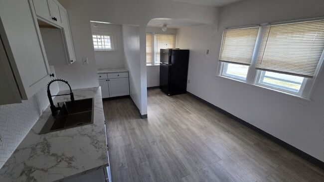 Building Photo - "Ready Now - 1368 Sq Ft of Comfort!"