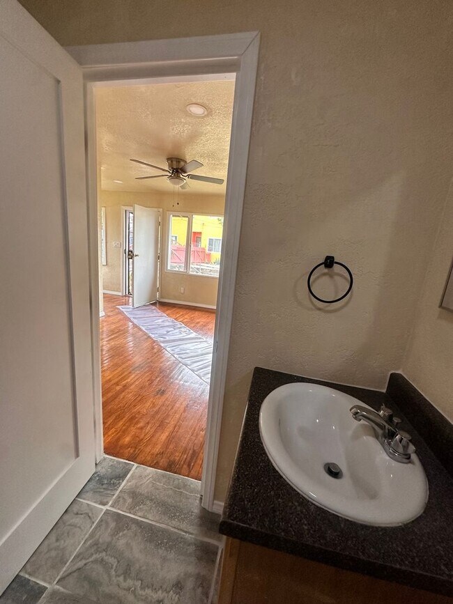 Building Photo - 2 Bedroom, 2 BA house for Rent in National...