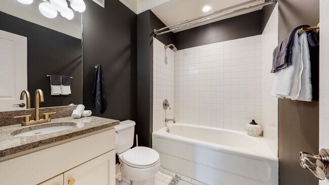 Building Photo - Amazing East Nashville 2 Bed/ 2 Bath Condo...