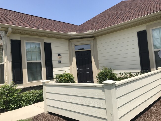 Building Photo - 1610 E Southfield Cir