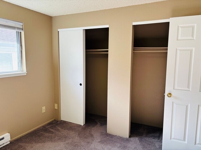 Building Photo - Bright 2 BR Carter Park Living with Fireplace, Carport, and Tons of Storage!