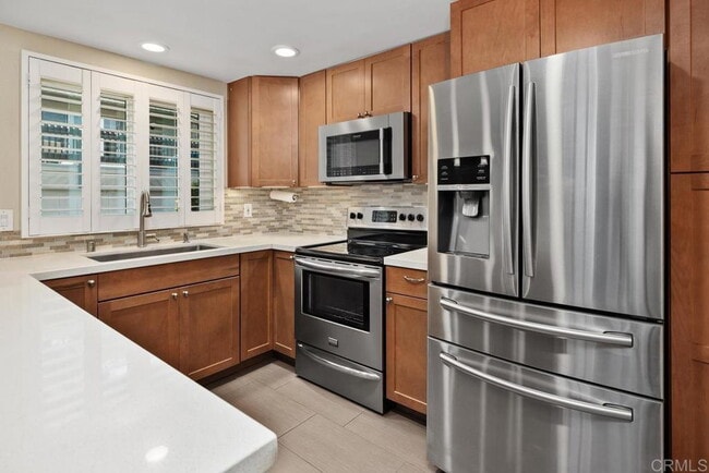 Building Photo - "Chic La Jolla 1BR Retreat: Spacious 710 S...