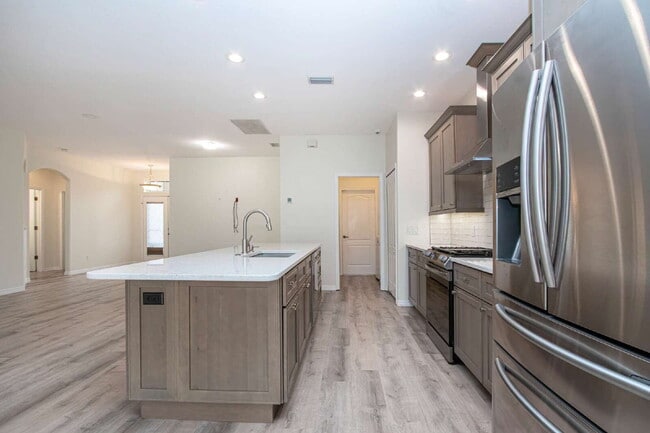 Building Photo - 8419 Whispering Woods Ct