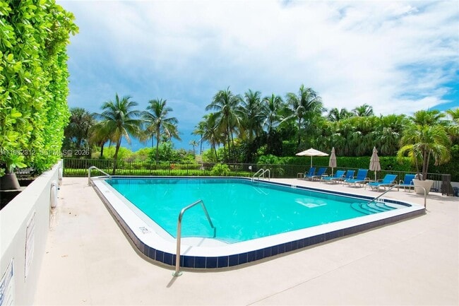 Building Photo - 1621 Collins Ave