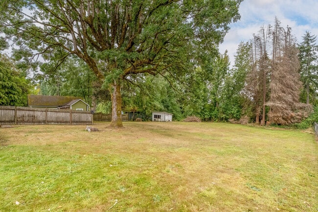 Building Photo - TWO BEDROOM HOUSE IN KELSO