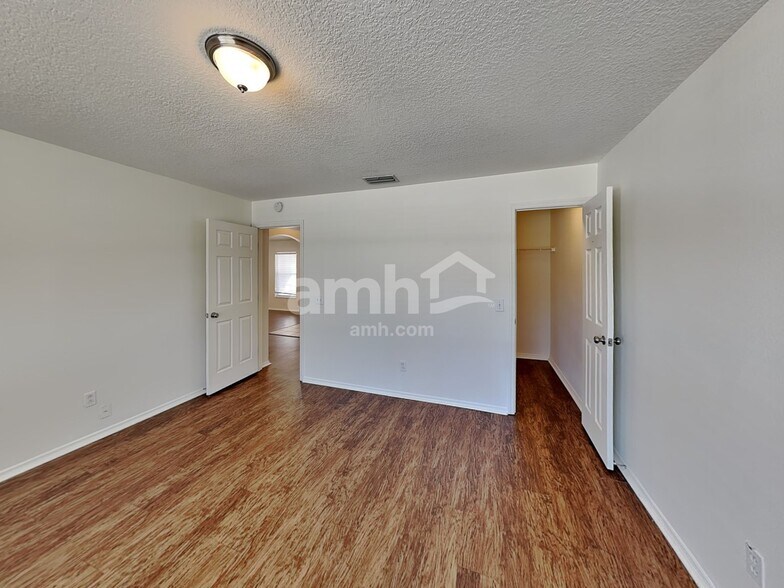 Building Photo - 312 116th St E